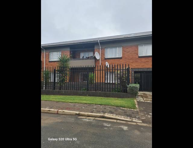 2 bed property to rent in TURF CLUB